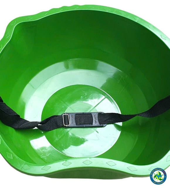 THAU NHỰA RẢI PHÂN CÓ PHỄU NEW